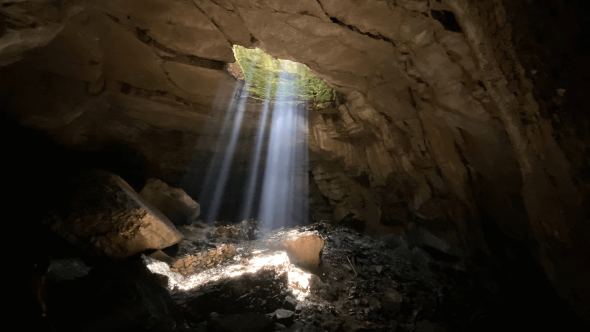 la gruta del duende vista desde el interior